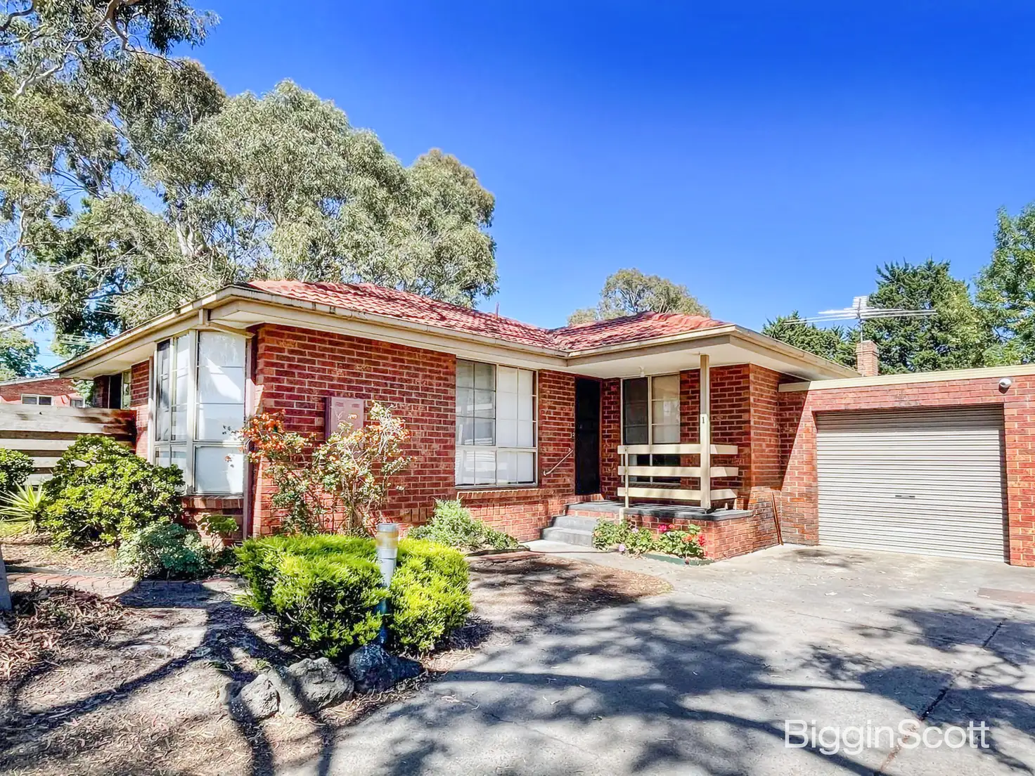 Main view of Homely unit listing, 1/27 Meadow Cres, Mount Waverley VIC 3149