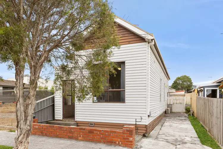 16 Bond Street, Newtown VIC 3220