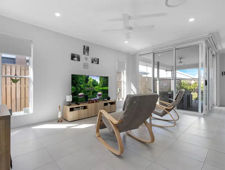 Sixth view of Homely house listing, 10 Seagull Circuit, Point Vernon QLD 4655