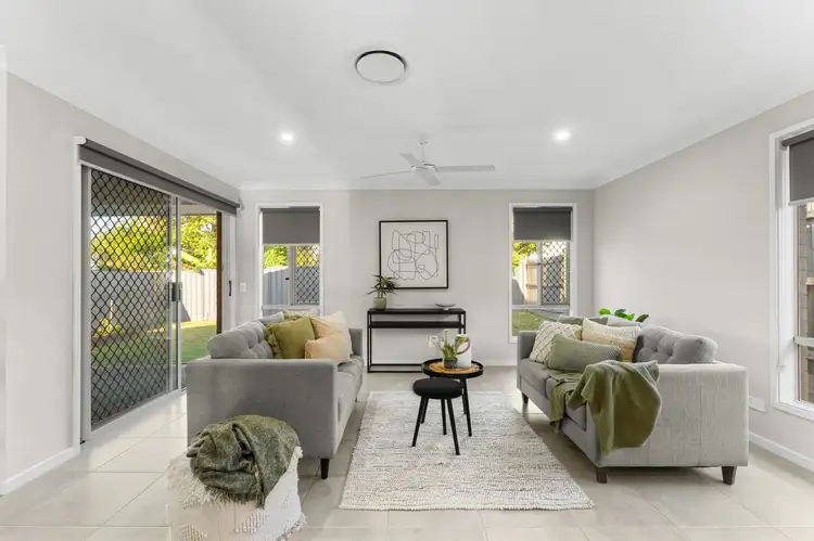 28 Spruce Circuit, Hillcrest QLD 4118