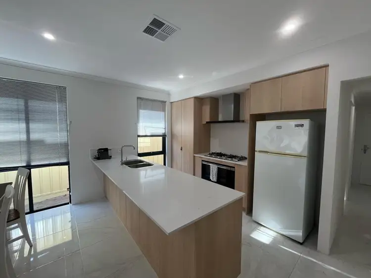 25 Yellowstone Grove, Success WA 6164