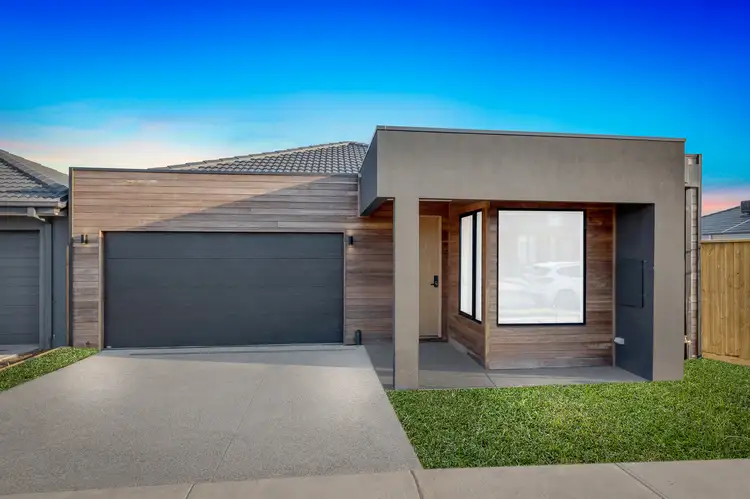 Main view of Homely house listing, 8 CLIPSTONE CRESCENT, Fraser Rise VIC 3336