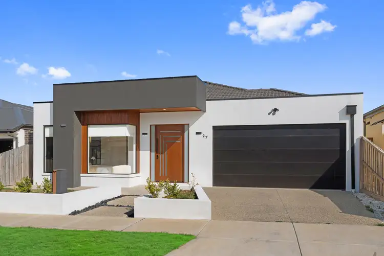 27 Poyner Circuit, Mickleham VIC 3064