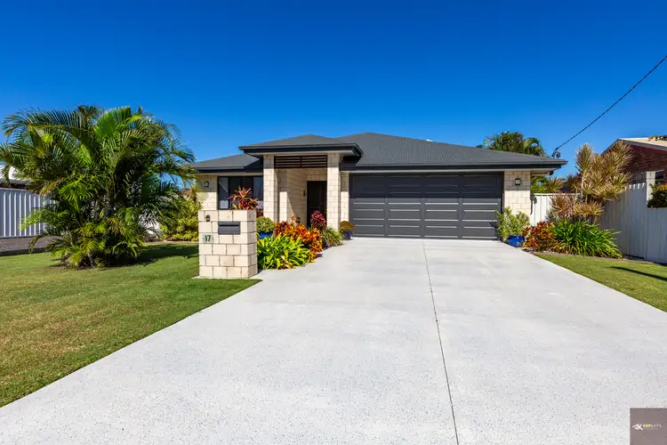 17 Ocean Street, Burnett Heads QLD 4670