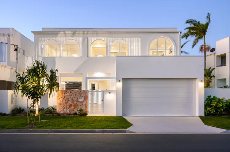 9B Cassia Street, Runaway Bay QLD 4216