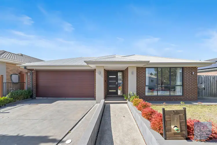 37 Twain Way, Fraser Rise VIC 3336