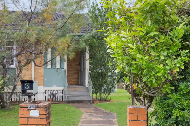 3 Lawson Street, Leichhardt QLD 4305