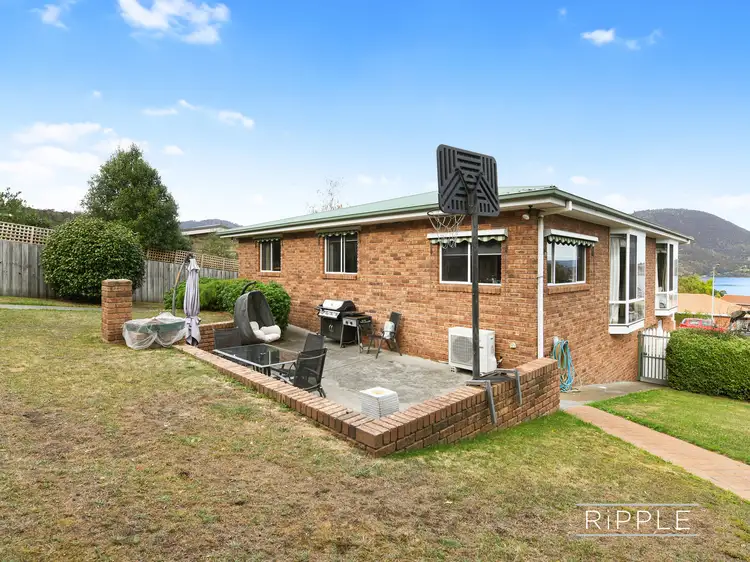 18 Clives Avenue, Old Beach TAS 7017
