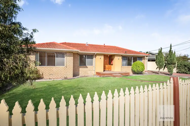 8 Parnell Crescent, Gladstone Park VIC 3043
