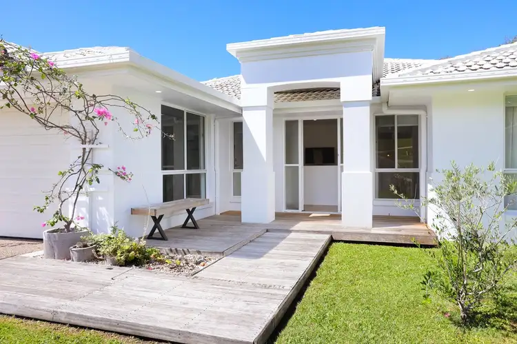 8 Drift Away Court, Robina QLD 4226