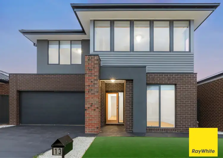 13 Yeoman Street, Melton South VIC 3338
