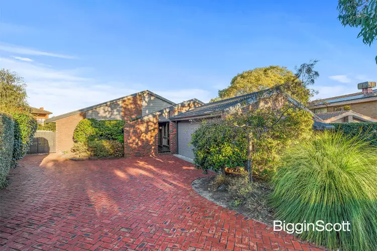 Second view of Homely house listing, 8 Larool Close, Doncaster East VIC 3109