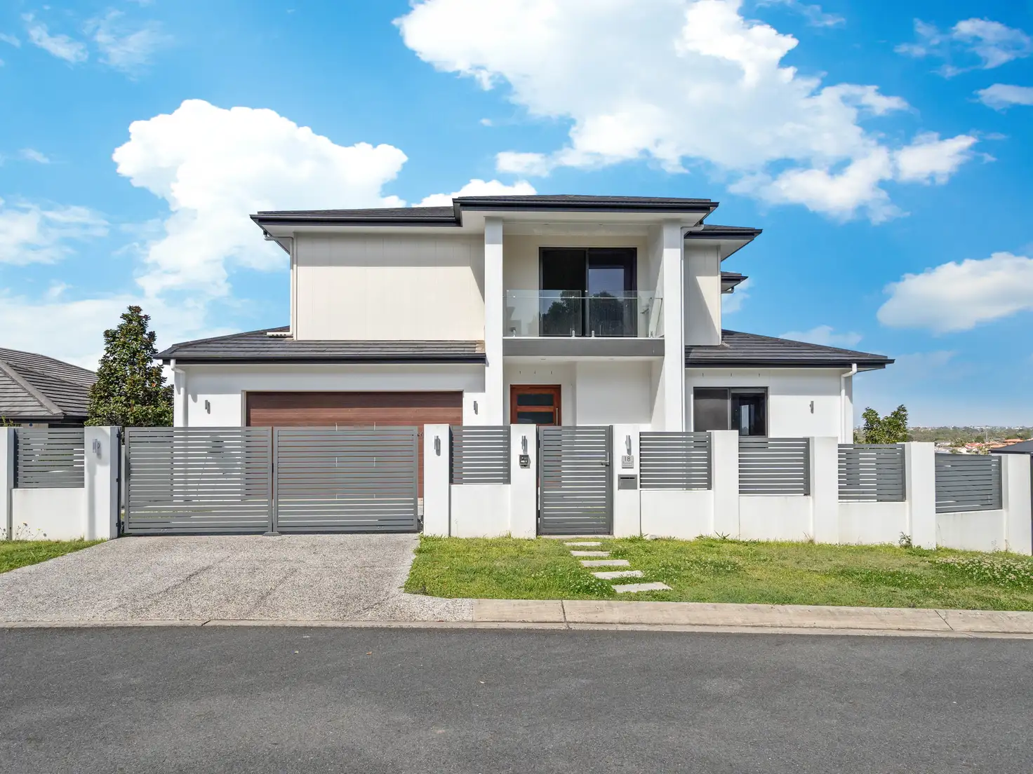 Main view of Homely house listing, 18 SOUTHVIEW CRESCENT, Carindale QLD 4152