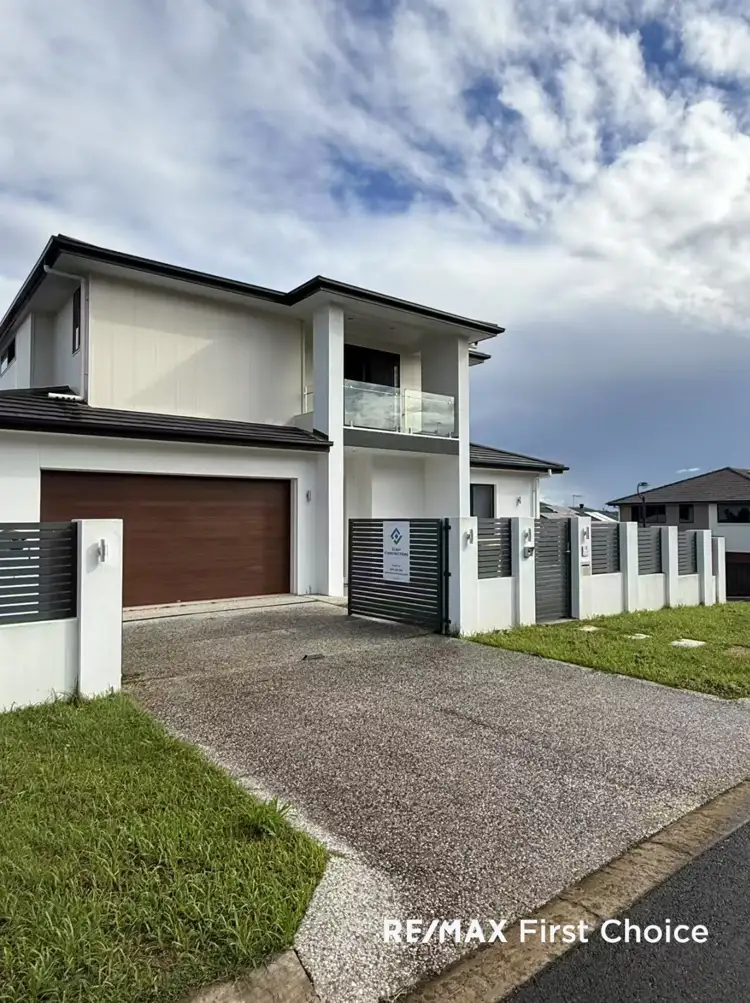 Second view of Homely house listing, 18 SOUTHVIEW CRESCENT, Carindale QLD 4152