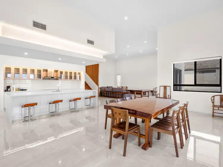 Second view of Homely house listing, 18 SOUTHVIEW CRESCENT, Carindale QLD 4152