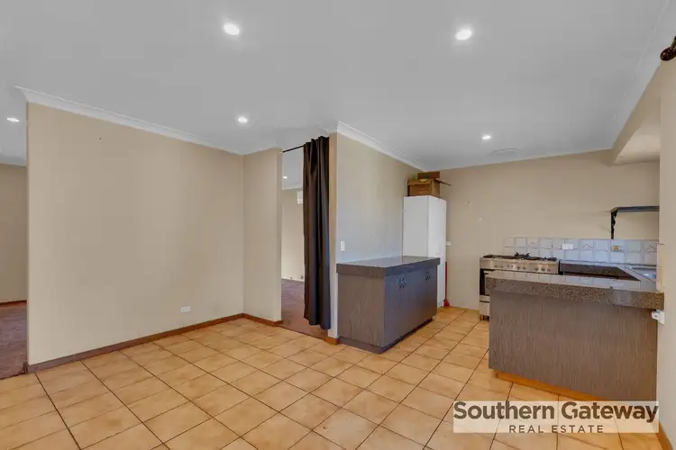 Seventh view of Homely house listing, 4 Gamblin Way, Parmelia WA 6167