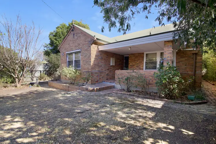 16 Robinson Street, Horsham VIC 3400