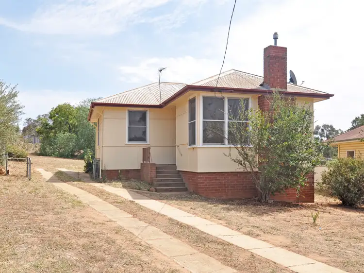 11 Robert Street, Junee NSW 2663