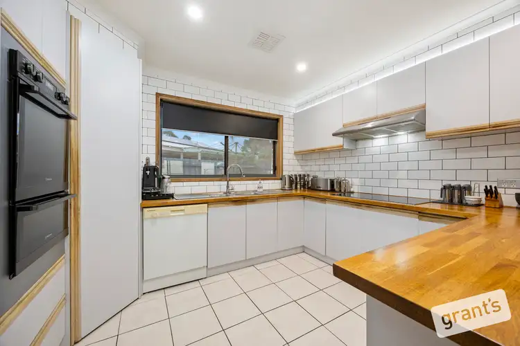 Sixth view of Homely house listing, 2 Miriam Close, Narre Warren VIC 3805