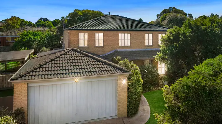 8 Ravenscourt Close, Rowville VIC 3178