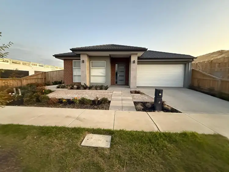 17 Tremaine Avenue, Mickleham VIC 3064