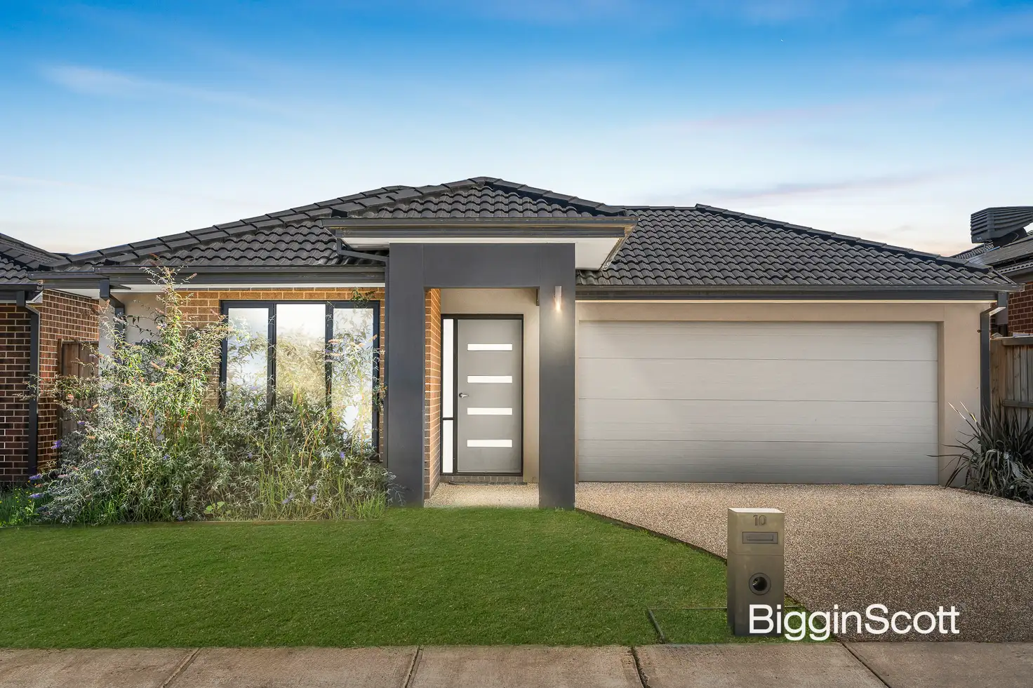 Main view of Homely house listing, 10 Dewhurst Circuit, Cranbourne East VIC 3977