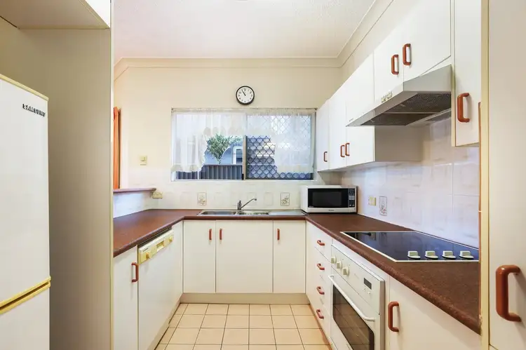 Fourth view of Homely unit listing, 2/20 Chelsea Avenue, Broadbeach QLD 4218