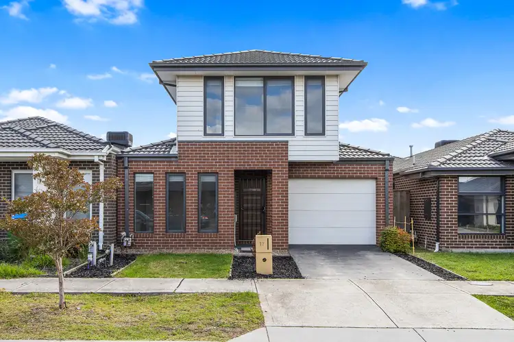 17 Bazadaise Drive, Clyde North VIC 3978