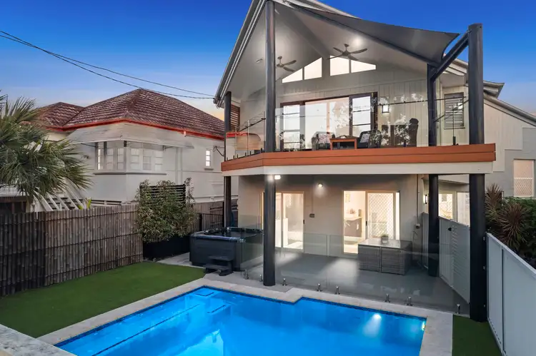 25 Thurecht Parade, Scarborough QLD 4020