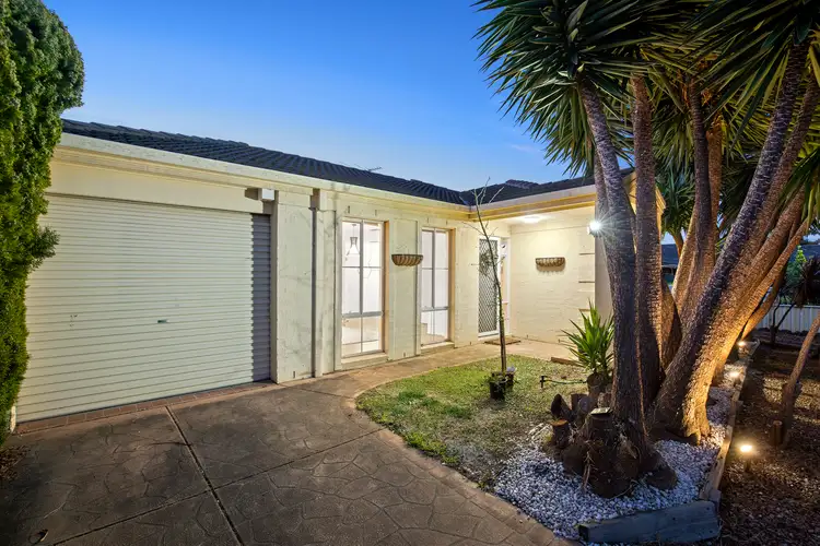 8 Seaside Close, Seabrook VIC 3028