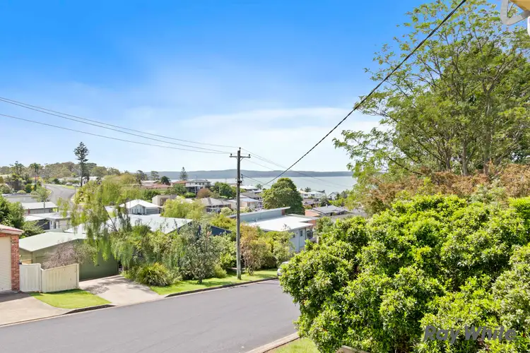 4 Anne Street, Batehaven NSW 2536