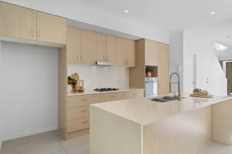 Sixth view of Homely townhouse listing, 2/323 Bayview Street, Hollywell QLD 4216