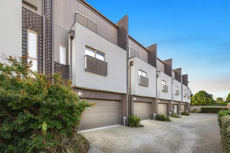 2/31 High Street, Bayswater VIC 3153