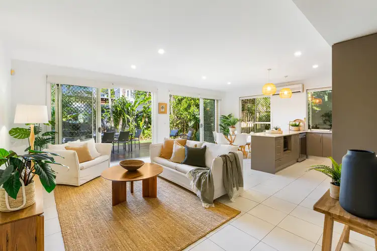 2/104 Eugaree Street, Southport QLD 4215
