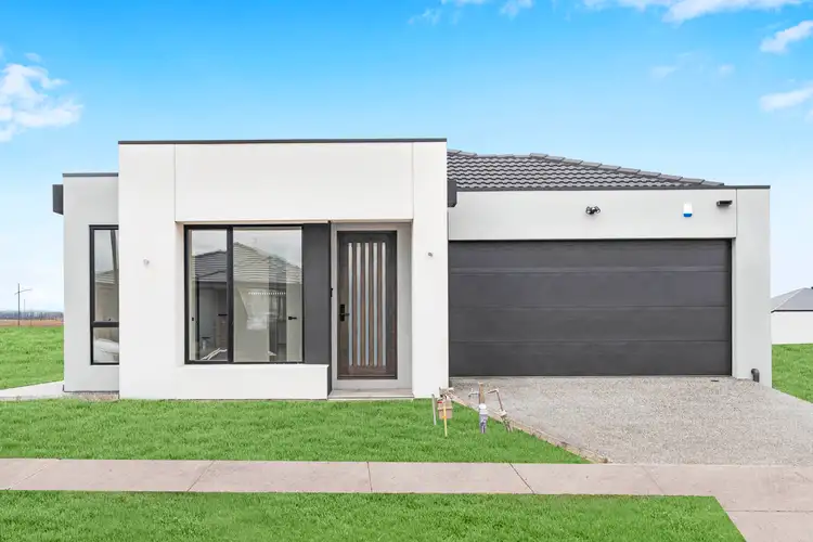 28 Foreshores Drive, Donnybrook VIC 3064