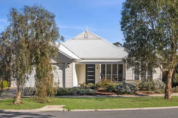 8 Sproule Place, Woodend VIC 3442