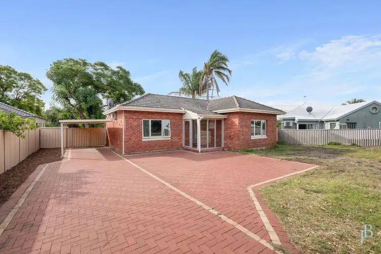 126 Manning Road, Manning WA 6152