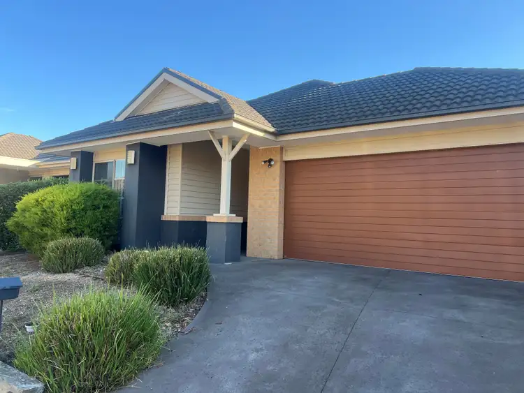 9 Rutherglen Way, Caroline Springs VIC 3023