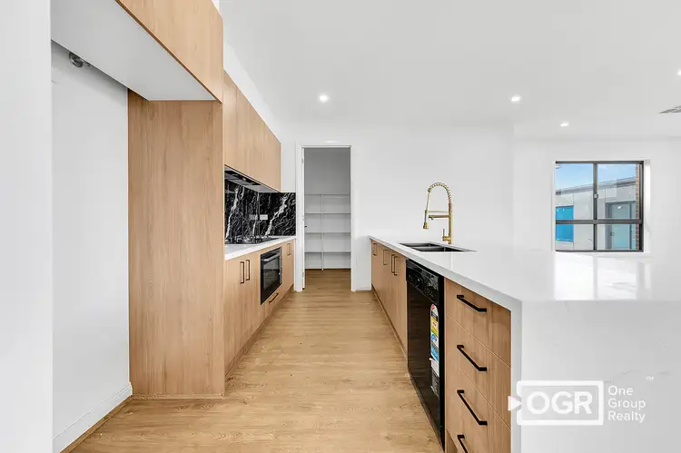 23 Bracegirdle  Dr, Mickleham VIC 3064
