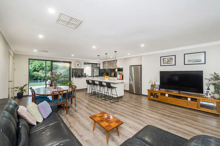 6 Newry Close, Waterford WA 6152
