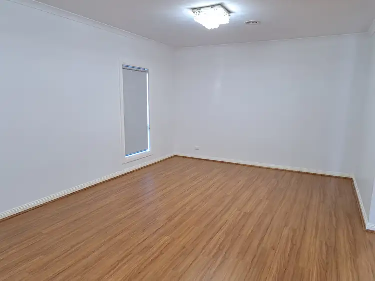 Fifth view of Homely house listing, 4 Jeanetta Close, Cranbourne East VIC 3977
