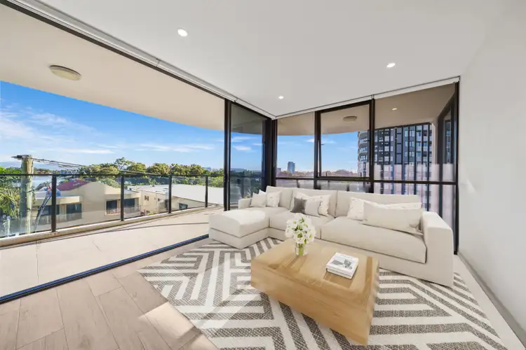 409/266 Stanhill Drive, Chevron Island QLD 4217
