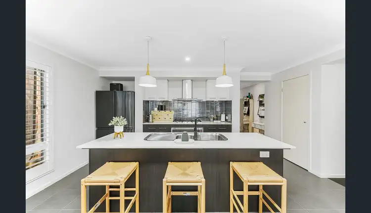 Fifth view of Homely house listing, 11 Bluemist Circuit, Lyndhurst VIC 3975