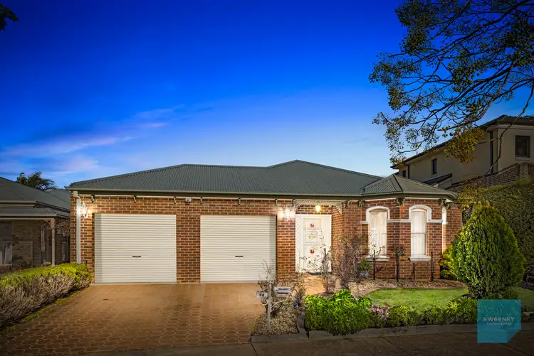 24 Cobblestone Green, Caroline Springs VIC 3023