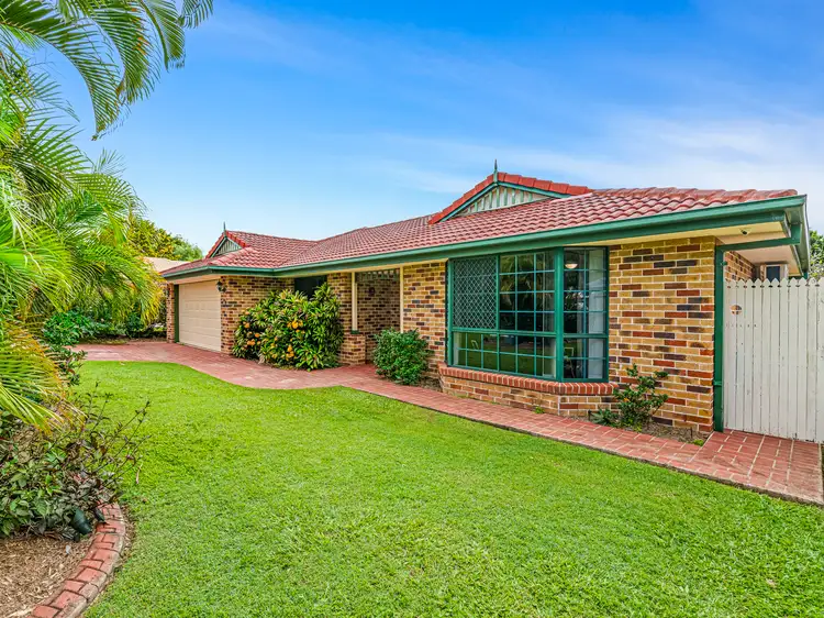 4 Crestwood Close, Ormiston QLD 4160