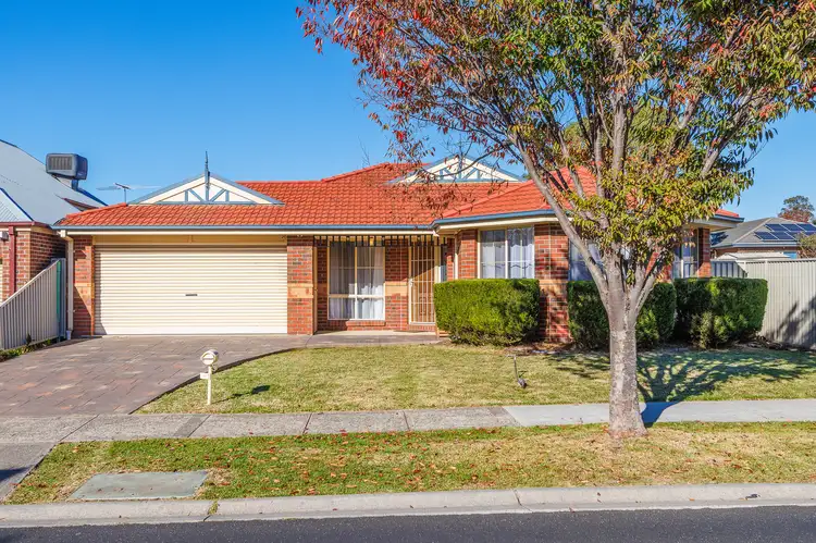 37 Gatehouse Parade, Cranbourne East VIC 3977