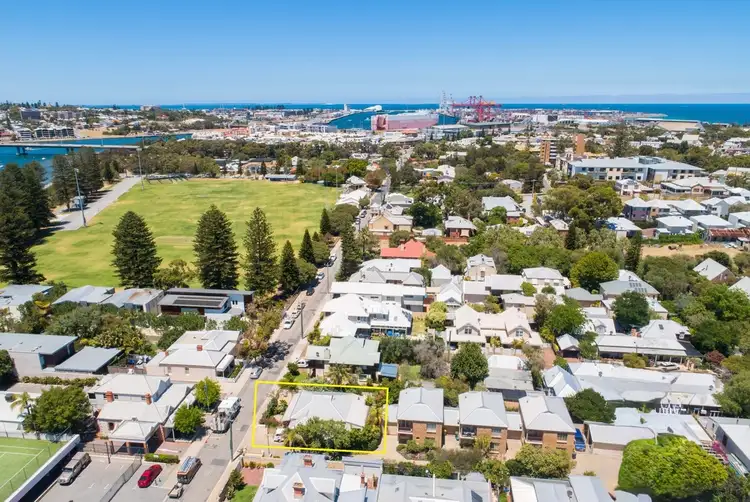 1/4 John Street, North Fremantle WA 6159