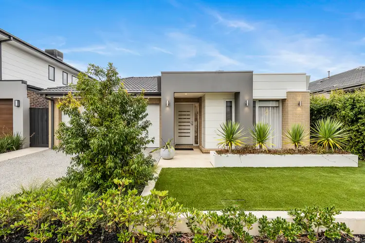 9 Kunlun Street, Clyde North VIC 3978