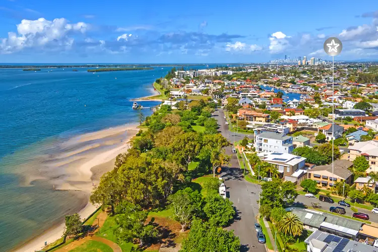 1/4 Milton Avenue, Paradise Point QLD 4216