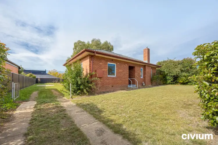27 Mckinlay Street, Narrabundah ACT 2604